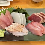 えいこ鮮魚店 - 刺身盛合わせ（500円）