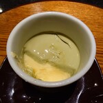 京極寿司 - 大葉の茶碗蒸しは風味が爽やかで
      サッパリ、スッキリとした味わいと
      
      下は出汁の効いている美味しさある味わいが
      ハイブリッドで合わせられていた
      
      後味感はさほど残らない感じだった