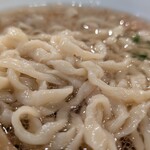 純手揉み中華 れん - 太麺が絶品スープに絡む