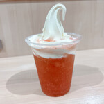 久保田アイス - 料理写真:高知県産苺を使った完熟苺フロート 450円