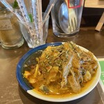 路地裏キッチン ヨネモンカレー - ひねどりのピックル  美味しい！！