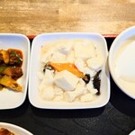 吉祥 - 見た目に反する、濃厚な味付けの豆腐。