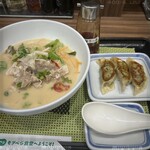 リンガーハット  - 料理写真:豚しゃぶ冷しちゃんぽん＆餃子　1080円