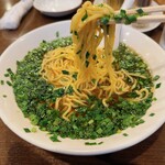 中華料理 餃子の店 三幸園 白山通り店 - 麺上げ。