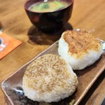 食酒・寅寅 - 焼きおにぎり（醤油と味噌）
