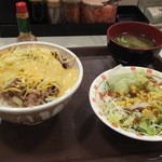 すき家 - ３種のチーズ牛丼大盛りサラダセット