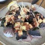 ワイン酒場 Opti - アジのカルパッチョ　梅でマリネした水茄子と大葉のソース