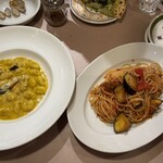 マンマパスタ - ひき肉とかぼちゃのクリームソース1408円、カジキマグロと米茄子のトマトソース1518円