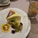 マンマパスタ - デザートワゴンサービス
      ②3種盛りドリンク付1188円(チーズケーキ、レモンケーキ、フルーツタルト)