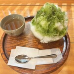 赤福茶屋 - 温かいほうじ茶もホッとするわ〜