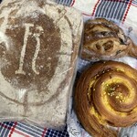 RITUEL 日本橋三越本店 - 左から時計回りでパンドブレ¥420、ブレフィグ¥280、エスカルゴシトロン¥420(いずれも本体価格)