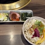 黑家 本店 - 付け合わせ、サラダ