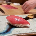 鮨 つぼみ - 鮪はがし（生鮪）カナダより　やま幸
      日本近海の鮪は今の時期は味が薄め、それに比べカナダ産の本鮪は今シーズンですから、味良いのです♪