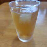 手打そば賀登利庵 - お冷はそば茶