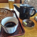 手打そば賀登利庵 - そば湯の湯桶は黒