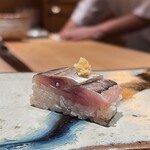 鮨 つぼみ - 鯵押し寿司 長崎より
      川口大将の鯵の押し寿司、これ凄く美味しいのです♪