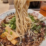 尾道ラーメン 八じゅう 蒲田本店 - 麺の感じ