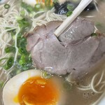 とんこつラーメン よかろうもん - 