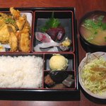 経堂らかん茶屋 - 「地魚天ぷら盛合せ（六種揚げ）と刺身」850円