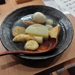 京出汁おでんと旬菜天ぷら 鳥居くぐり 横浜店 - お通しのおでん