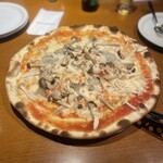 Atelier de Fromage Pittsueria Ten - キノコたっぷりトリュフピザ