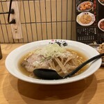 らーめん 一完歩 - 鶏がらしょうゆは（湯気ひとつなし）