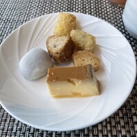 MIDO RESTAURANT PIC NIKA - 