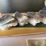 カントリーハウス 海辺里 - これが銚子で水揚げされる1%の幻のサバなの？
ハッキリ言ってスーパーと変わらないレベル
寿司の見た目も綺麗でなくやっつけ仕事が伝わる
飛び散らかったご飯粒くらい綺麗にして欲しい