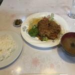 レストラン四季 - 鶏肉の特製生姜焼き