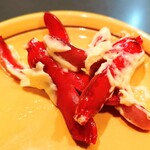 居酒屋 味平 - マヨまみれで、極悪・赤ウインナー星人にフィニッシュ・ホールド「レッド・オクトパス・レッグ・プレス（R・O・L・P）」を決めた「謎の赤いタコ星人」チャンピオン❗️（焼ウインナー）