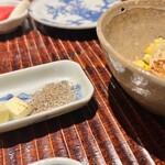 食堂 燈 - 胡椒とバターで味変！