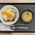 松屋 - 料理写真:2025.08.24 (日)    【期間限定】今治辛玉焼豚玉子飯　980円（税込）
