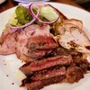 バビーズ - 4種のミートプレート(特製ローストポーク、USリブカットステーキ、BUBBY'Sソーセージ、鶏もものハブロースト)