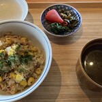 八坂 - 締めのご飯　蟹ととうもろこしを入れて全員分炊き上げたものを　組ごとに炒めて仕上げる形でした