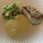 八坂 - 甘鯛　万願寺唐辛子　大和当帰（ハーブ）　鱗焼きのパリパリ感が絶品です