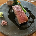 八坂 - メイン　近江牛のテンダーロイン　ワインは飲んだことがないオルネライアにして　ぴったりでした