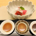 丸の内一丁目 しち十二候 - 刺身３種　ポン酢と九州醤油と江戸醤油