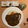 Sion - ビーフカレー（ライス少なめ、ハンバーグ90g、たまご）