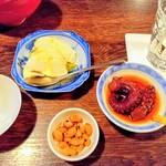酒場それがし - 前菜三種、おぼろ豆腐、醤油豆、蛸の柔らか煮