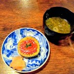 酒場それがし - 本鮪の鉄火太巻、味噌汁、お漬物