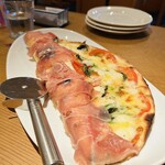 トラットリア ヴィヴァーチェ - ヴィヴァーチェピザ 1,705円