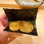 銀座 鮨 しょう介 - 【平貝の海苔巻き】