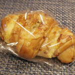 リトルマーメイド - 料理写真:Wチーズの塩くるみパン(270円)