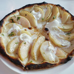 魚河岸トミーナ - 桃のピザ(時価。この日は3600円)