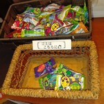 とり鉄 - レジにてキャンディサービス