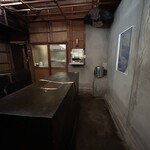 すば - 入ったら右手に小さな注文カウンター