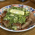 居酒屋燃えた うらめし屋 - 【逸　品】ねぎ塩牛たん：タンの食感はもちろん、味付けが化物級に美味い