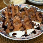 居酒屋燃えた うらめし屋 - 【甘　味】本日の甘味：ワッフルに生クリーム＆チョコ