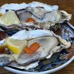 居酒屋燃えた うらめし屋 - 単品で生牡蠣：身が大きくておいしかったー