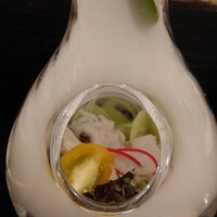浅草一文 別館 - ドライアイスのボトルに、鱧